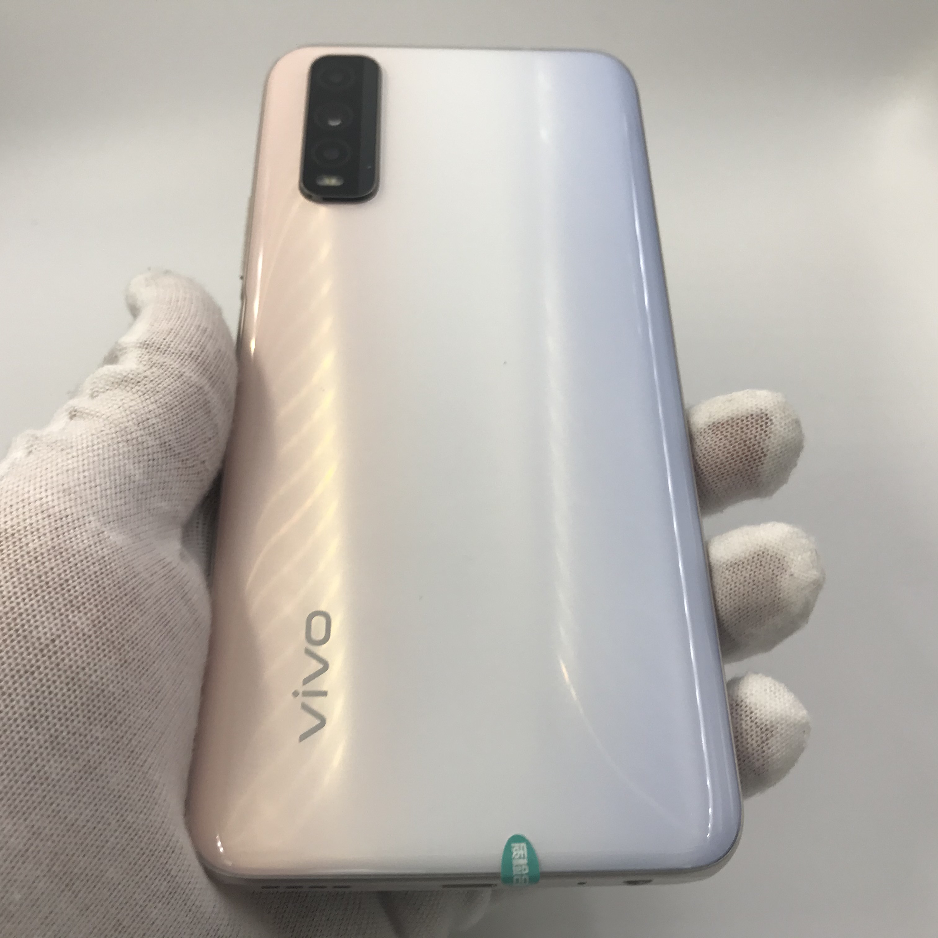 官方质检8成新及以下 雪羽白 6g/128g 国行 4g全网通 vivo y51s