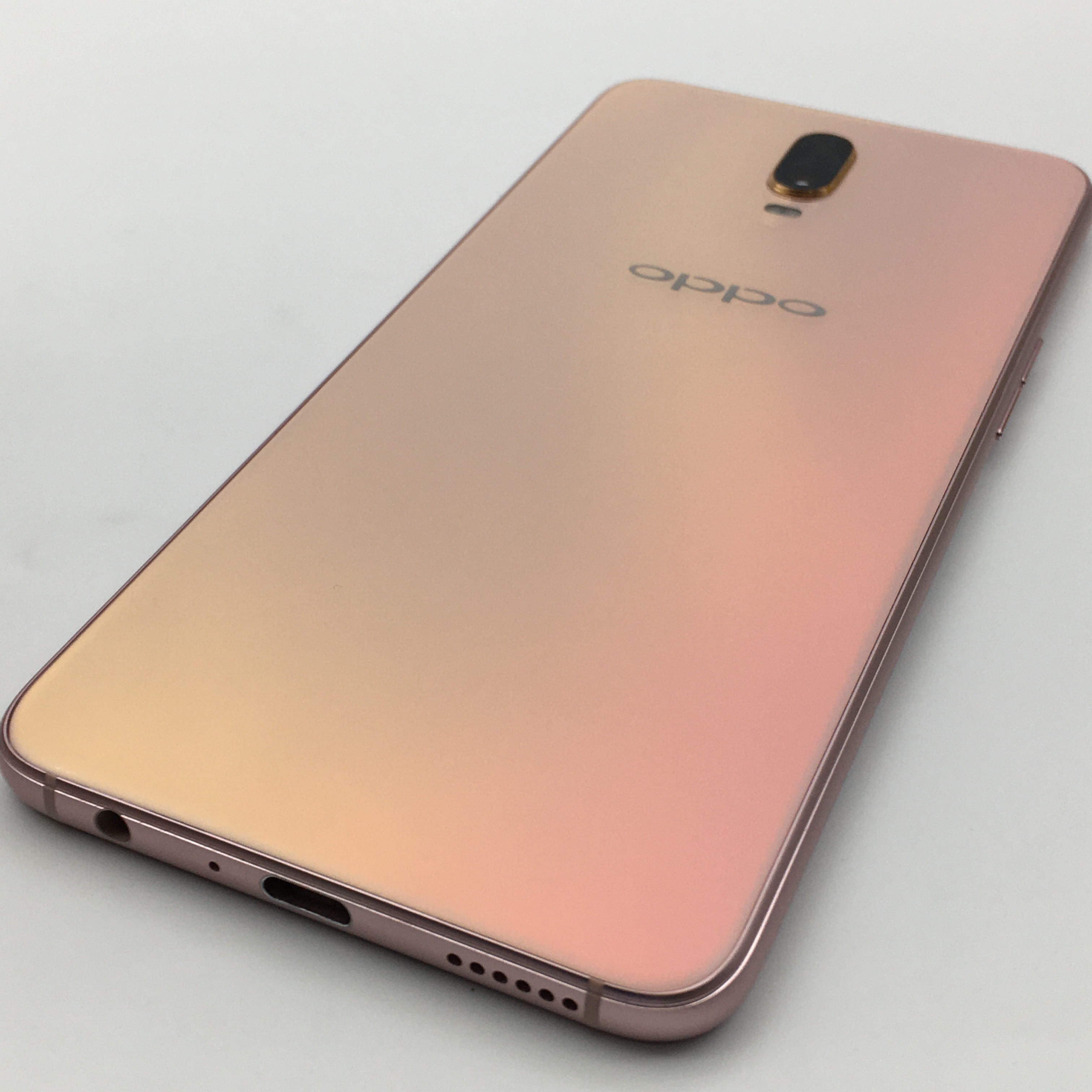 oppor17价格￥ (18点前下单,当日发货) 新机参考价 ￥ 促销信息 会员