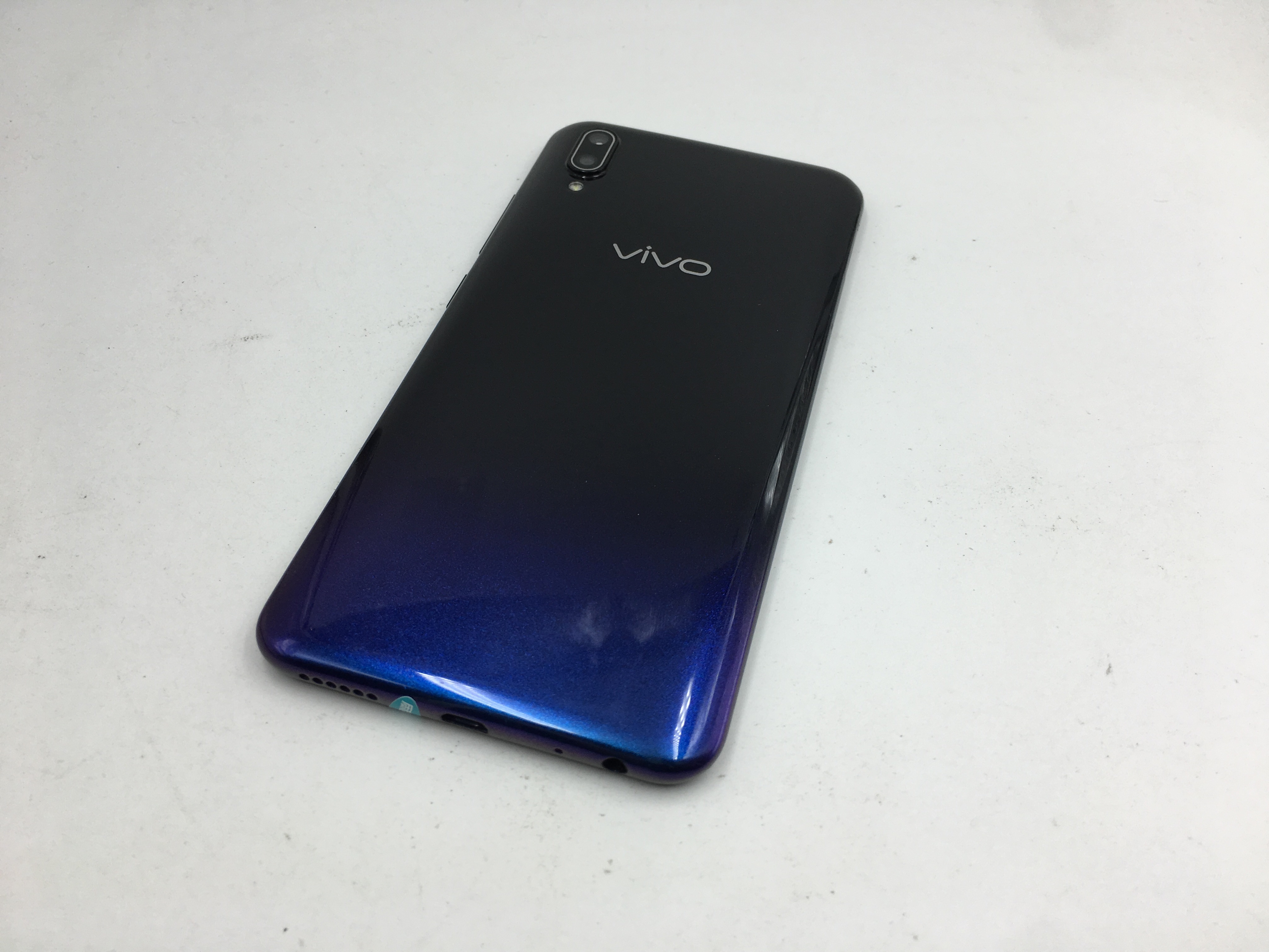 官方质检9成新 全网通 黑色 国行 3g/64g vivo y93