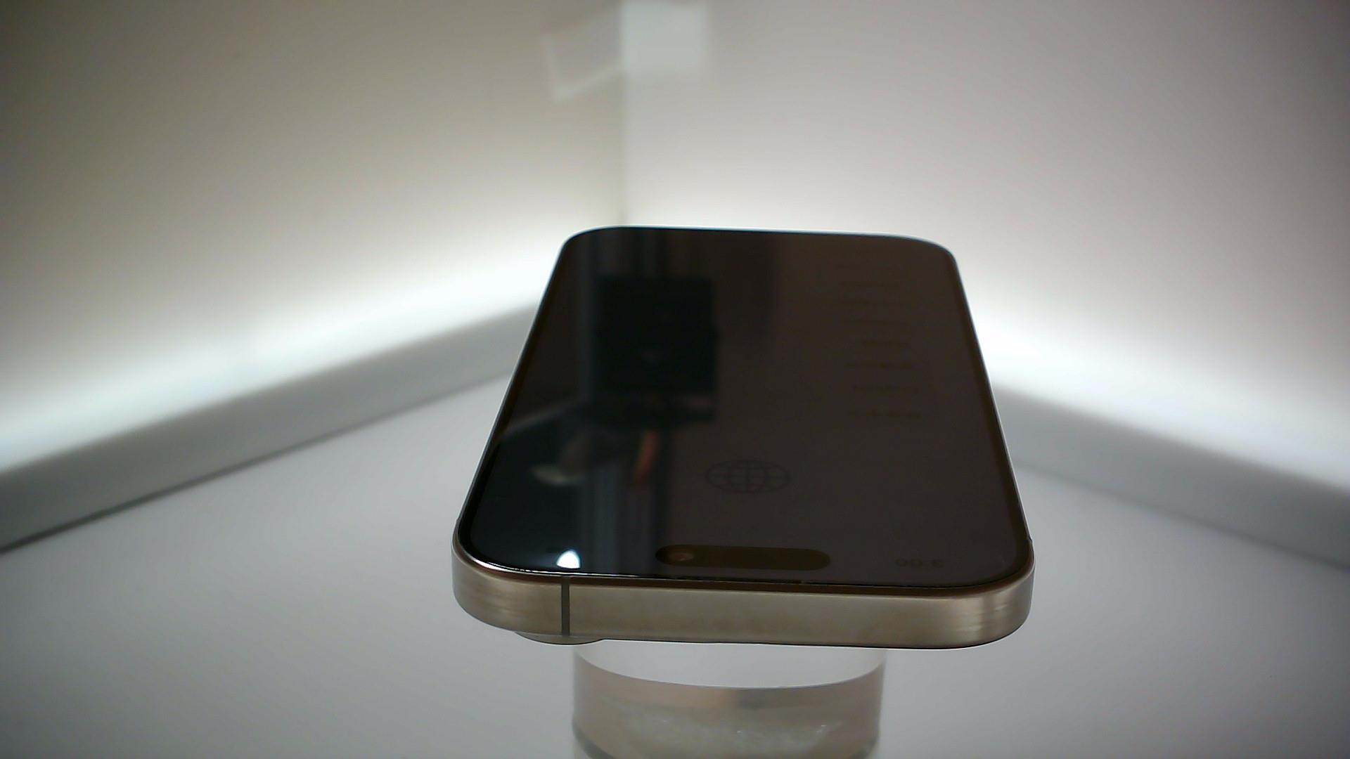 苹果【iPhone 16 pro】99新 