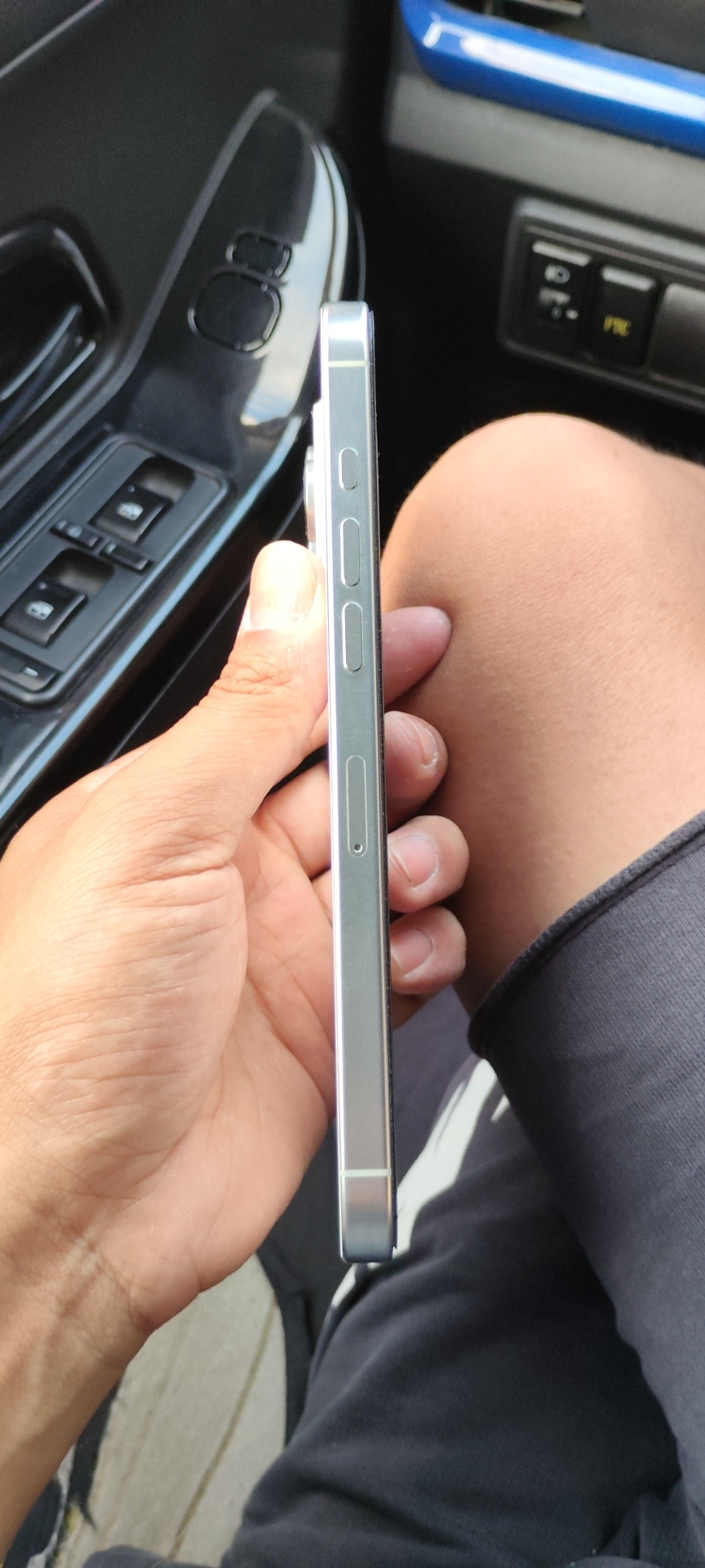 苹果【iPhone 16 pro max】5G全网通 白色钛金属 256G 国行 99新 