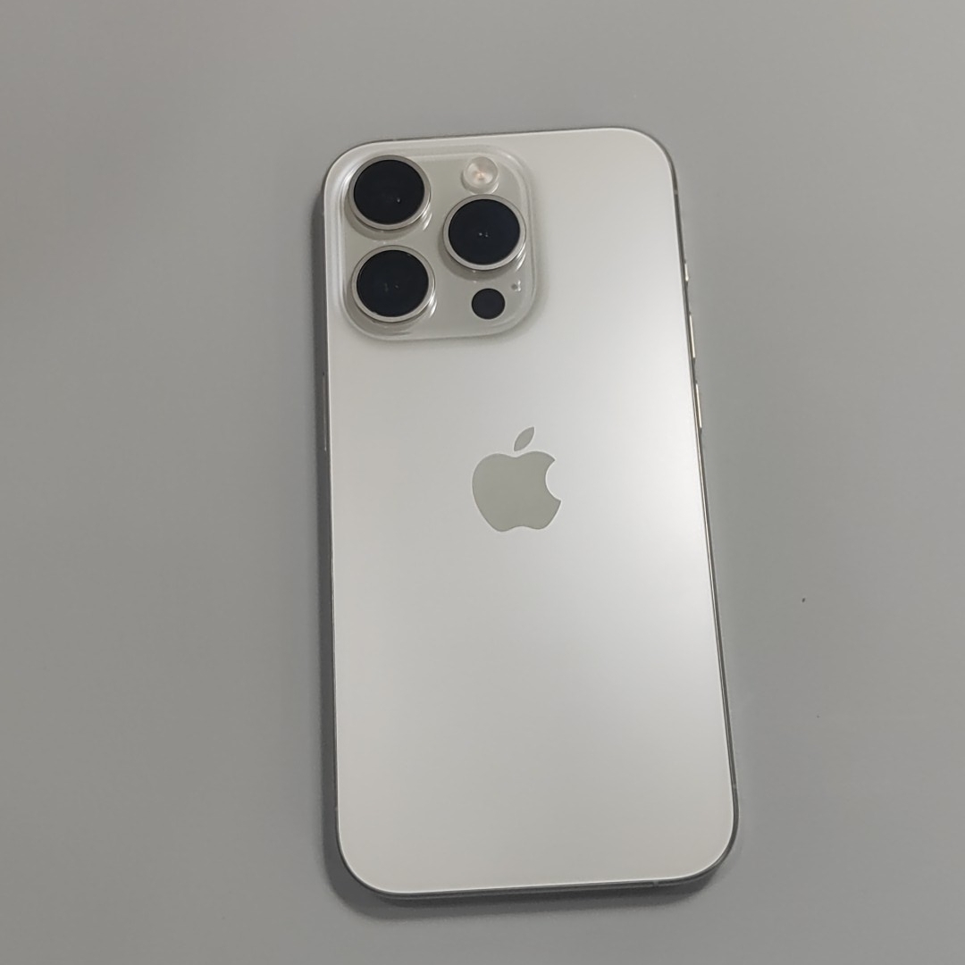 苹果【iPhone 15 Pro】5G全网通 白色钛金属 128G 国行 99新 