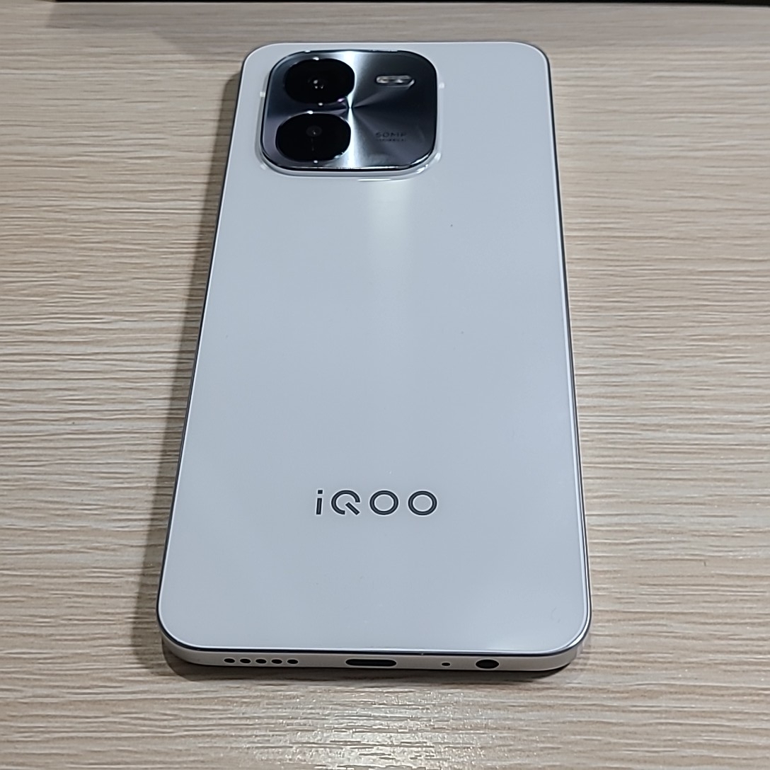 vivo【IQOO Z9X】5G全网通 星芒白 12G/256G 国行 99新 