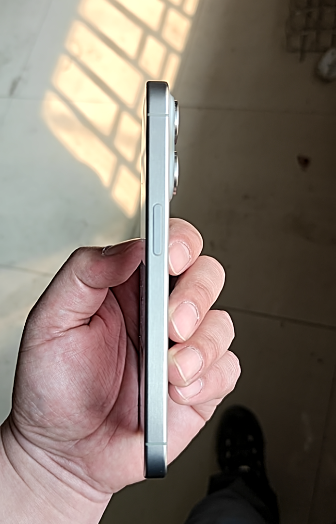 苹果【iPhone 15 Pro】5G全网通 原色钛金属 256G 国行 99新 