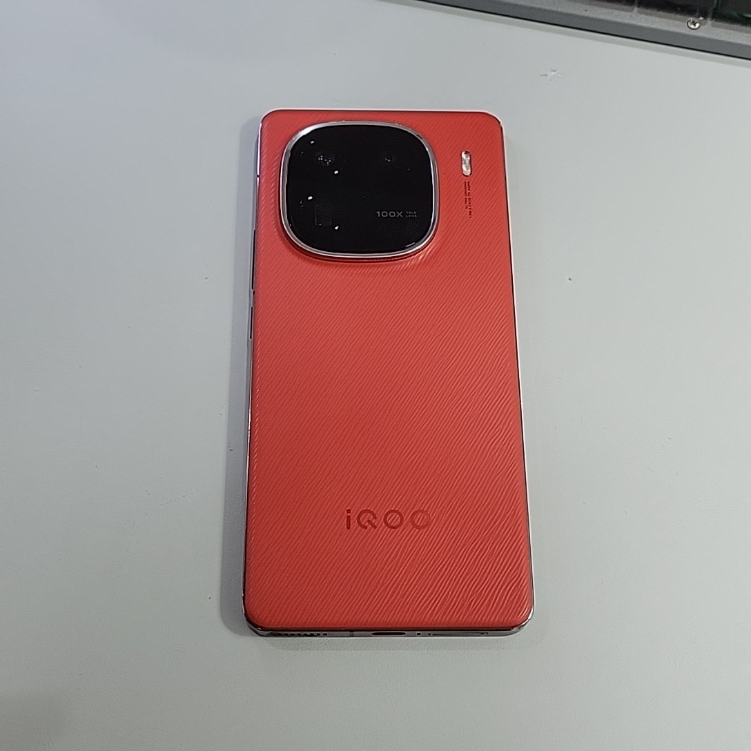 vivo【 iQOO 12】9成新 